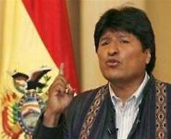 Evo Morales llegó a Pisco en solidaridad con víctimas de terremoto en Perú